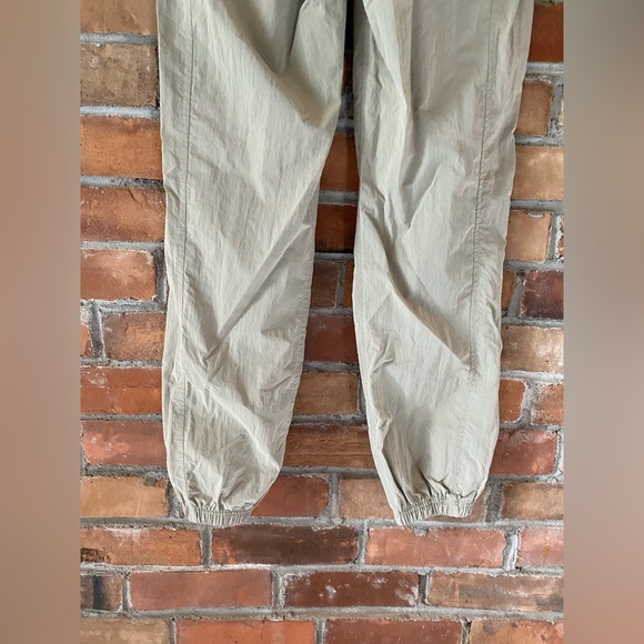 LULULEMON evergreen track pant hiking waterproof jogger olive green size 4 - Picture 8 of 13